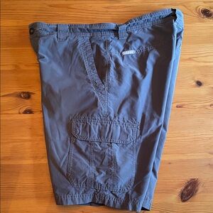 Men's Columbia Gray Cargo Shorts Size 34